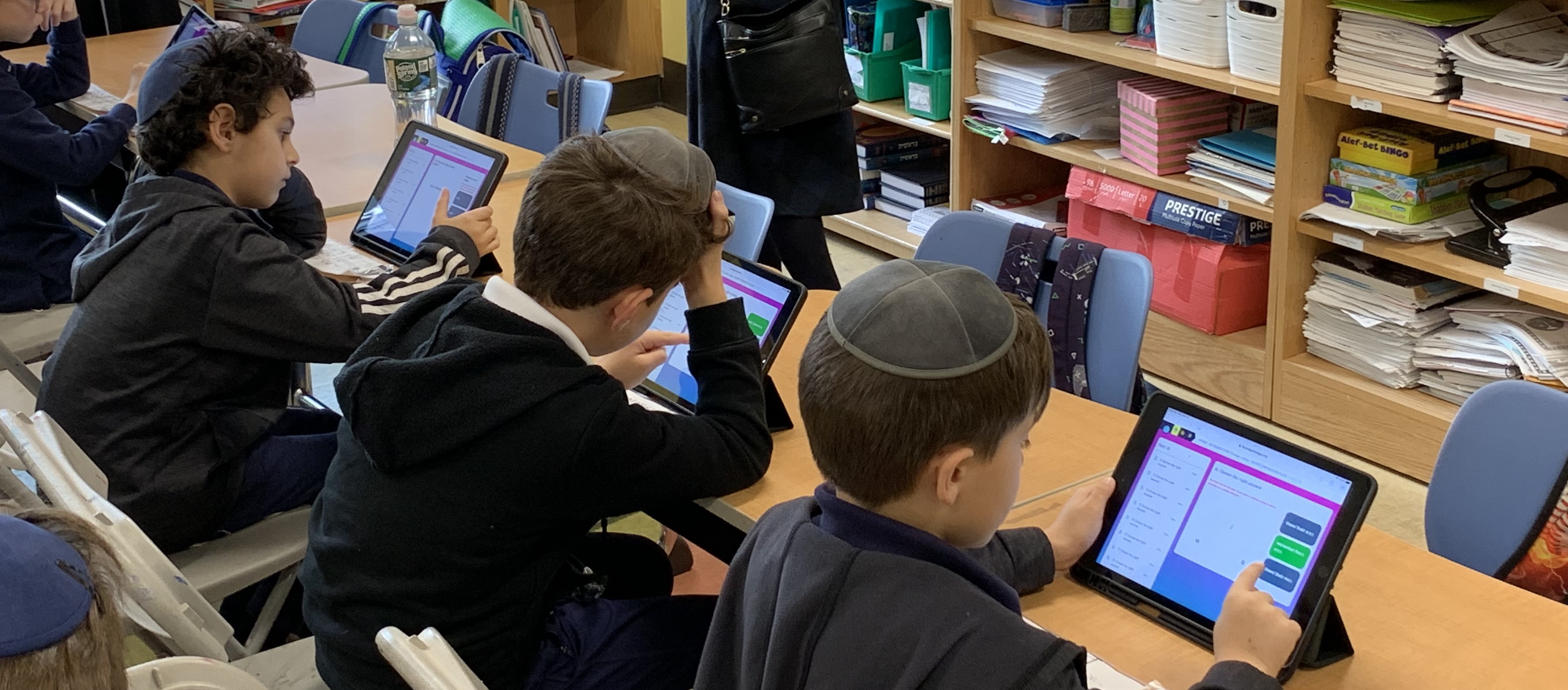 Children learn with the Learning Platform Division